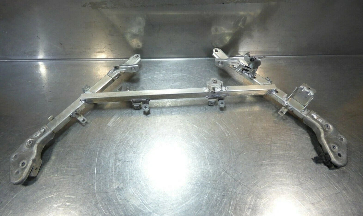 Porsche PANAMERA 970 Domstrebe Halter 97050423304 – Produktansicht 1